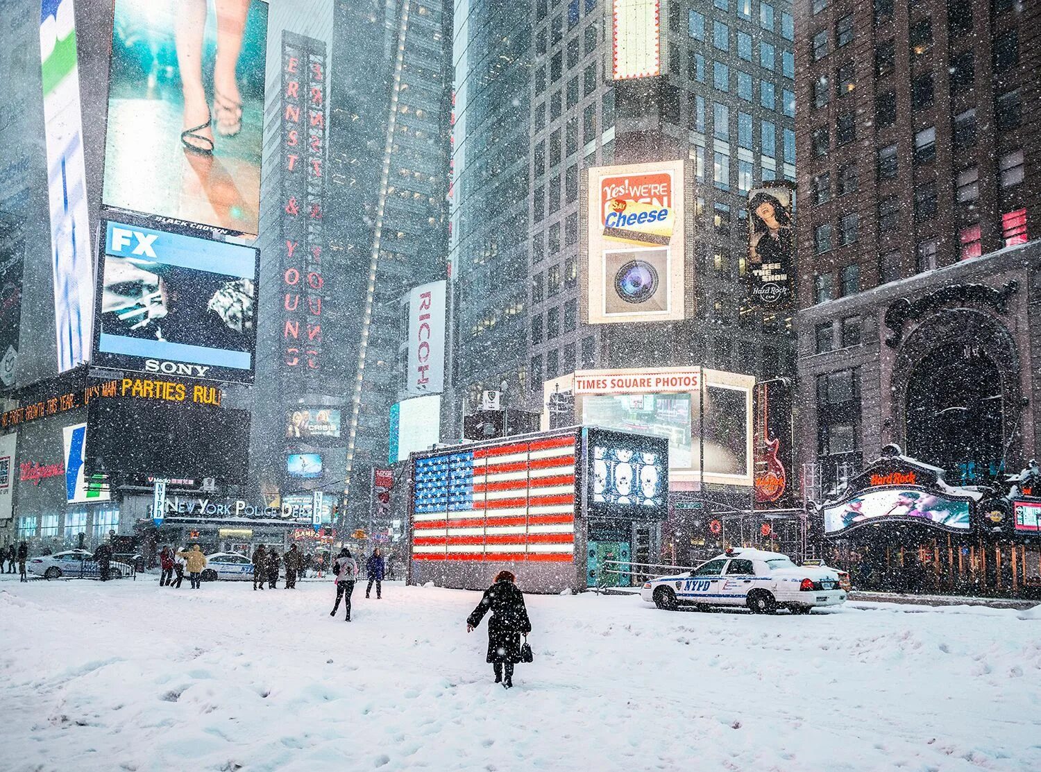 Америка зимнее время. Нью Йорк зимний Манхэттен. Зимний Нью-Йорк 5 Авеню. Нью-Йорк Таймс сквер зимой. Централ парк Нью Йорк зима.