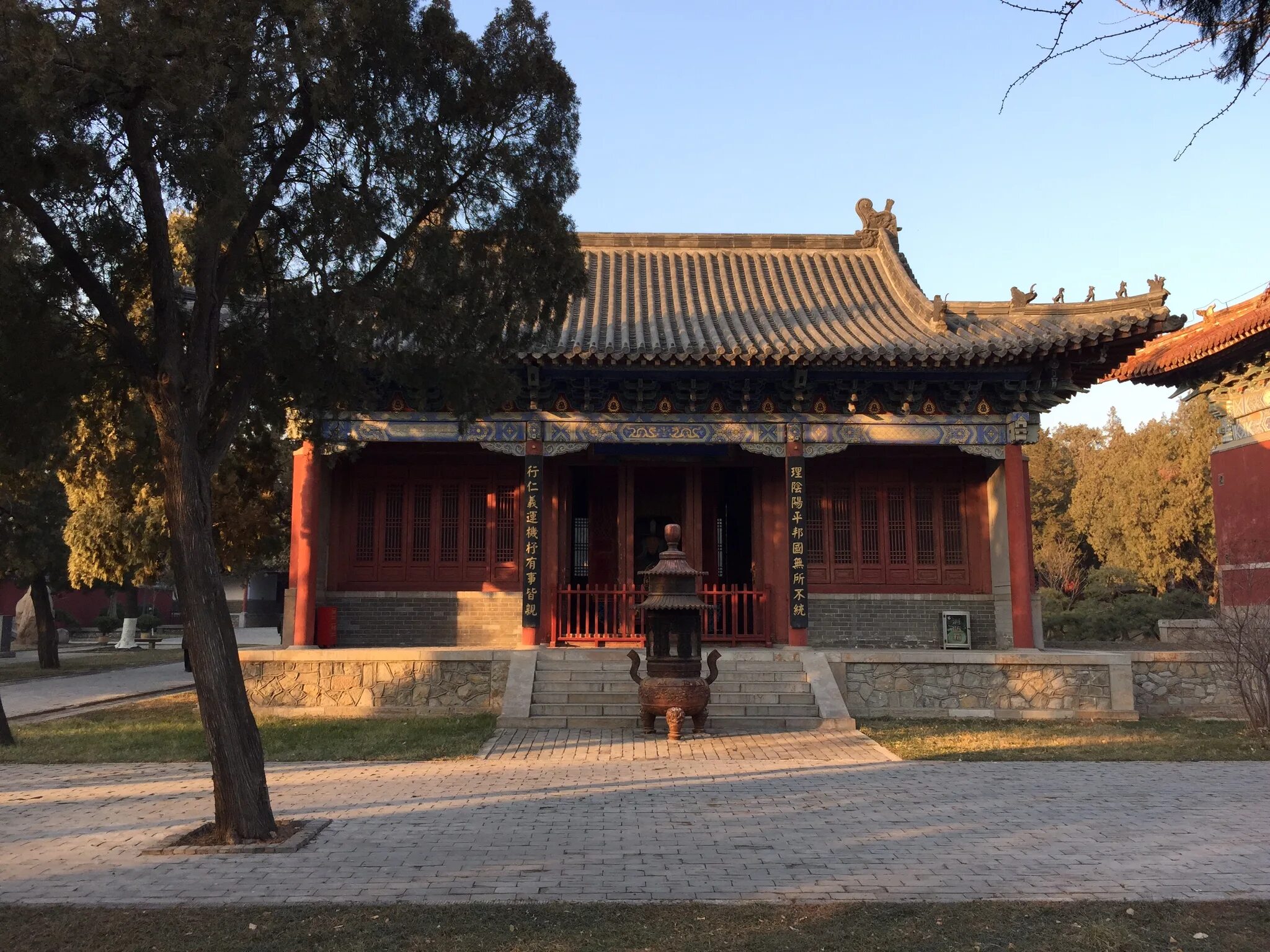 Пекин санья. Передние ворота пекин. Тайань. Остров феникс хайнань. Китайский остров хайнань.