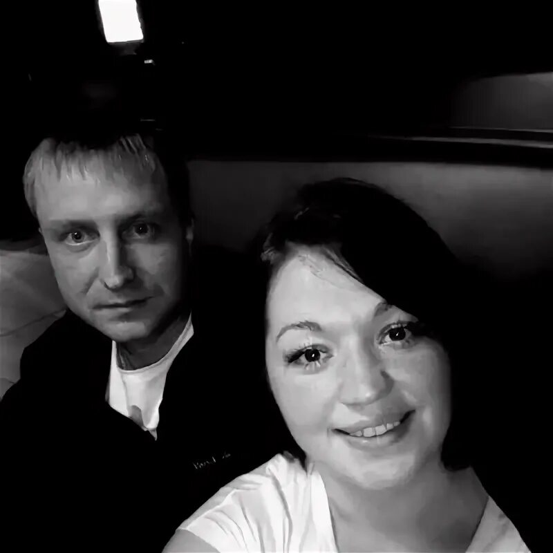 Любовь жало. Любовь жало. Поцелуй в щечку. Любовь жало. Любовь жало.