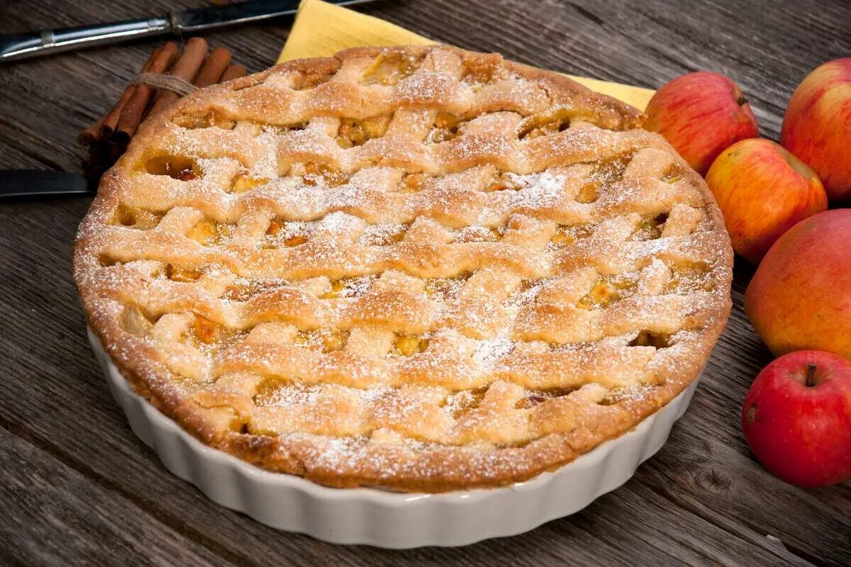 Пироги с яблоками в духовке фото. Apple pie (яблочный пирог). Яблочный спас пирог. Пирог чб. Песочный яблочный пирог.