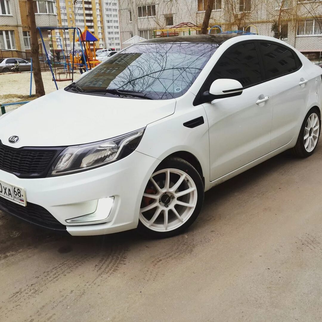 Киа Рио 3 Рестайлинг. Тюнинговые Киа Рио 3. Kia Rio 3 Hatchback Tuning. Кия Рио 3 белая. Тюнингованные рио