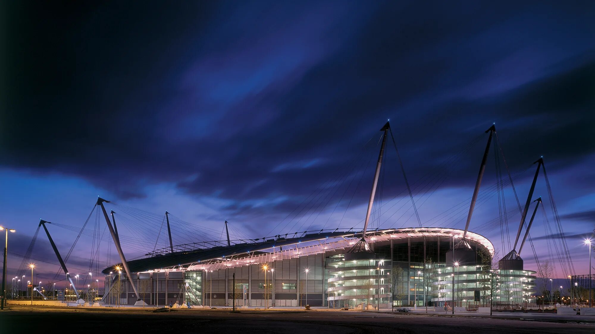 City stadium. Стадион Сити оф Манчестер (Этихад Стэдиум). Этихад стадион Манчестер Сити. Стадион Этихад Манчестер. Ночной Этихад Стэдиум.