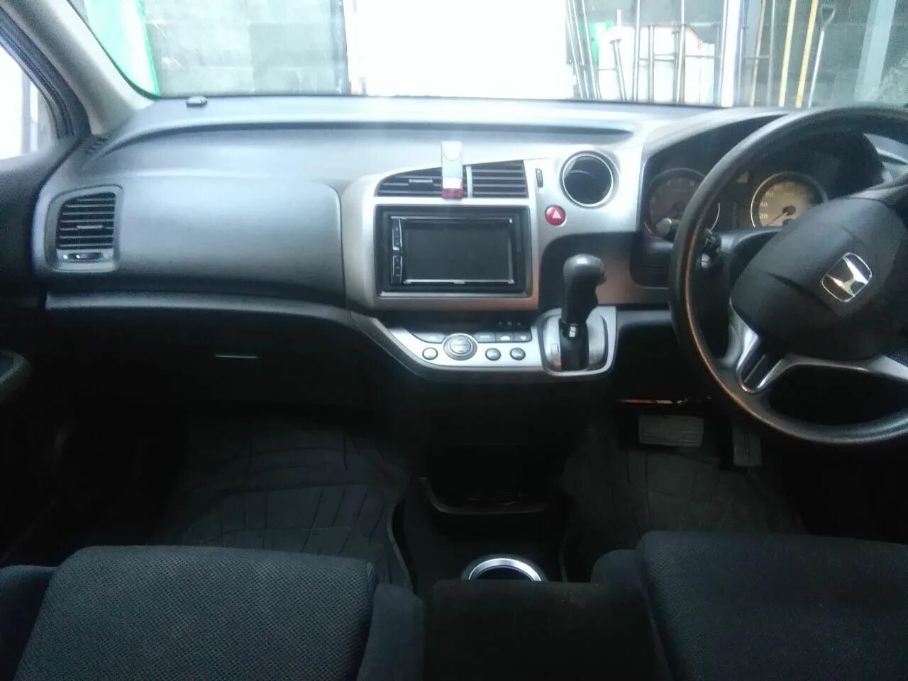 Стрим салон. Хонда стрим 2007 салон. Honda Stream 2007 салон. Honda Stream 2007. Хонда стрим 2002 салон.