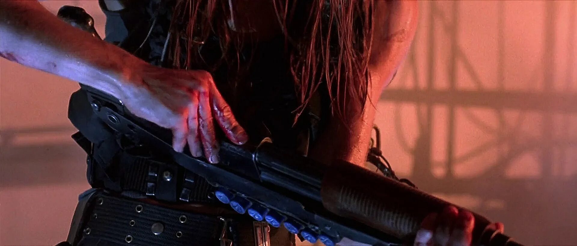 Убитый терминатор. Сара коннор remington 870. сара коннор терминатор 2. сара коннор и ремингтон. дробовик сары коннор терминатор 2.