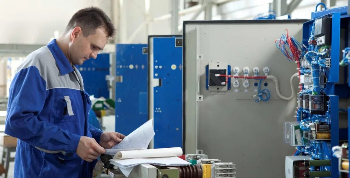 пусконаладочные работы оборудования. пусконаладочные работы смонтированного оборудования. монтаж электрощитового оборудования. инженер киповец. пусконаладочные работы смонтированного оборудования.