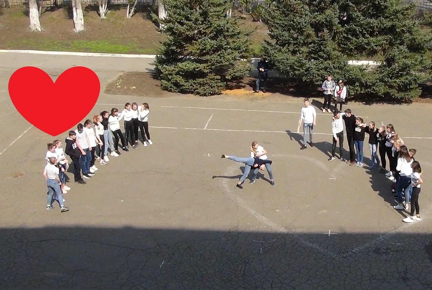 флешмоб школа 9. школа 8 павлоград. флешмоб к 9 мая. флэшмоб на 9 мая. школа 9 ирбит.