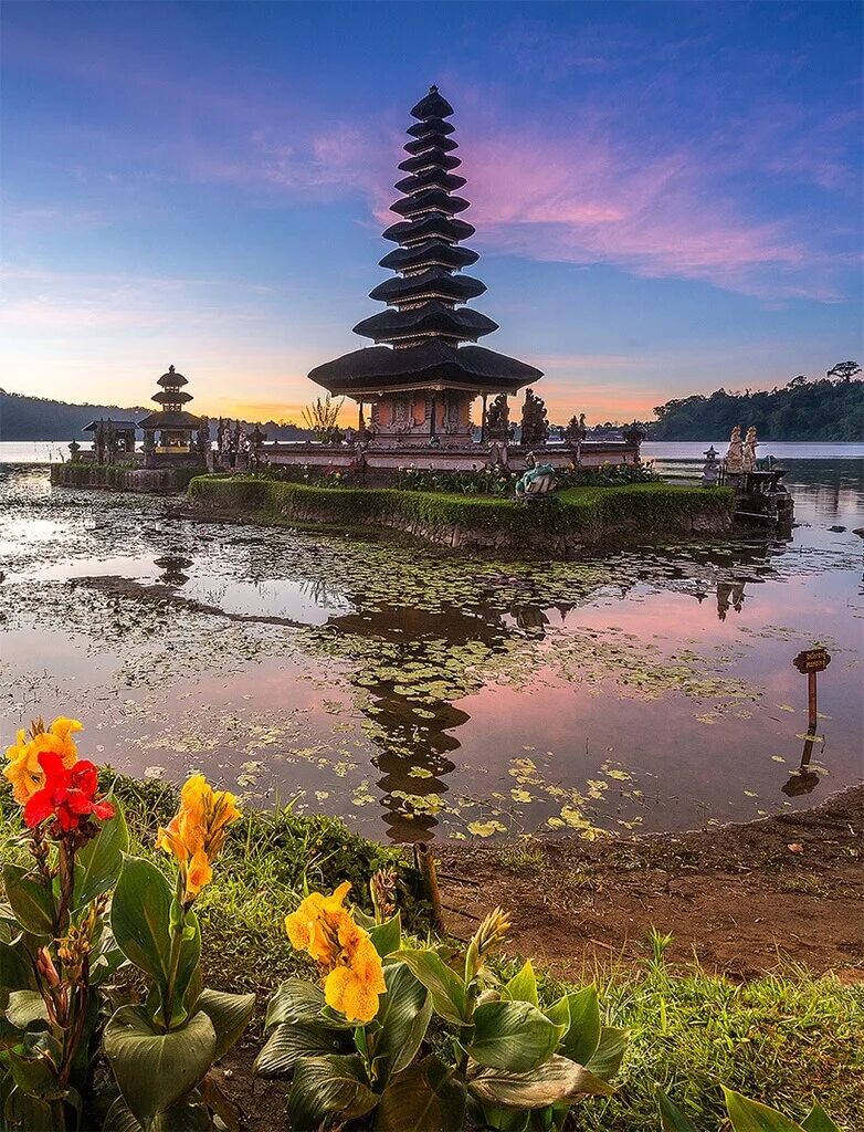 Ulun Danu Bratan Бали. Храма Pura Ulun Danu Bratan. Бали (остров в малайском архипелаге). Бали остров Денпасар.