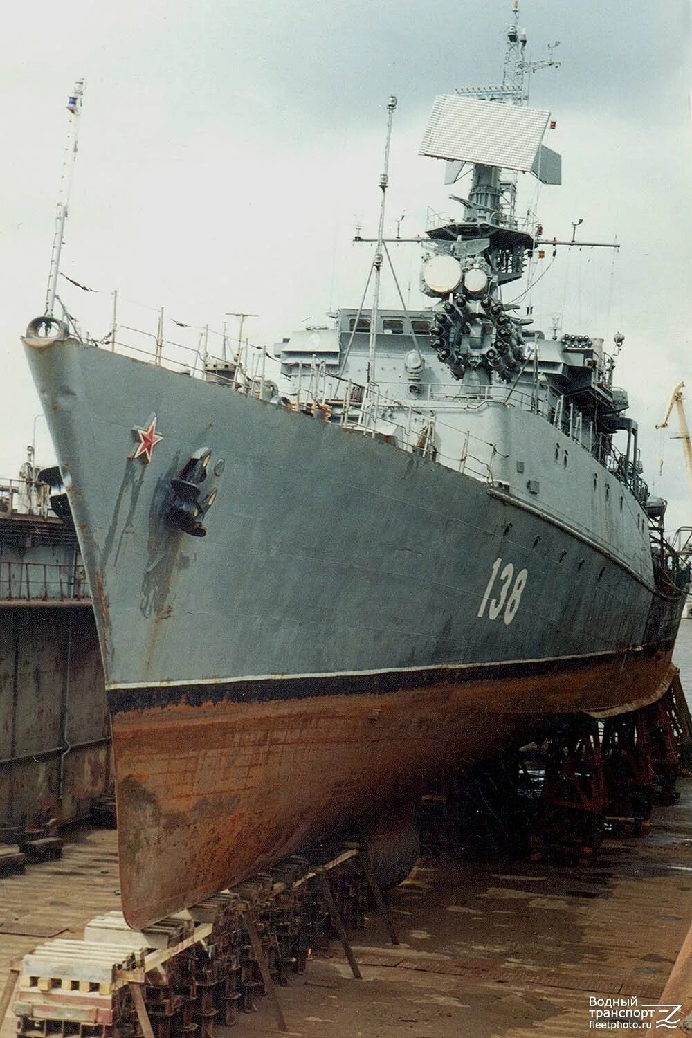 Парусник в порту архангельска. Корабль в архангельске. Корабль в архангельске. Диксон корабль архангельск. Морской речной порт архангельск.