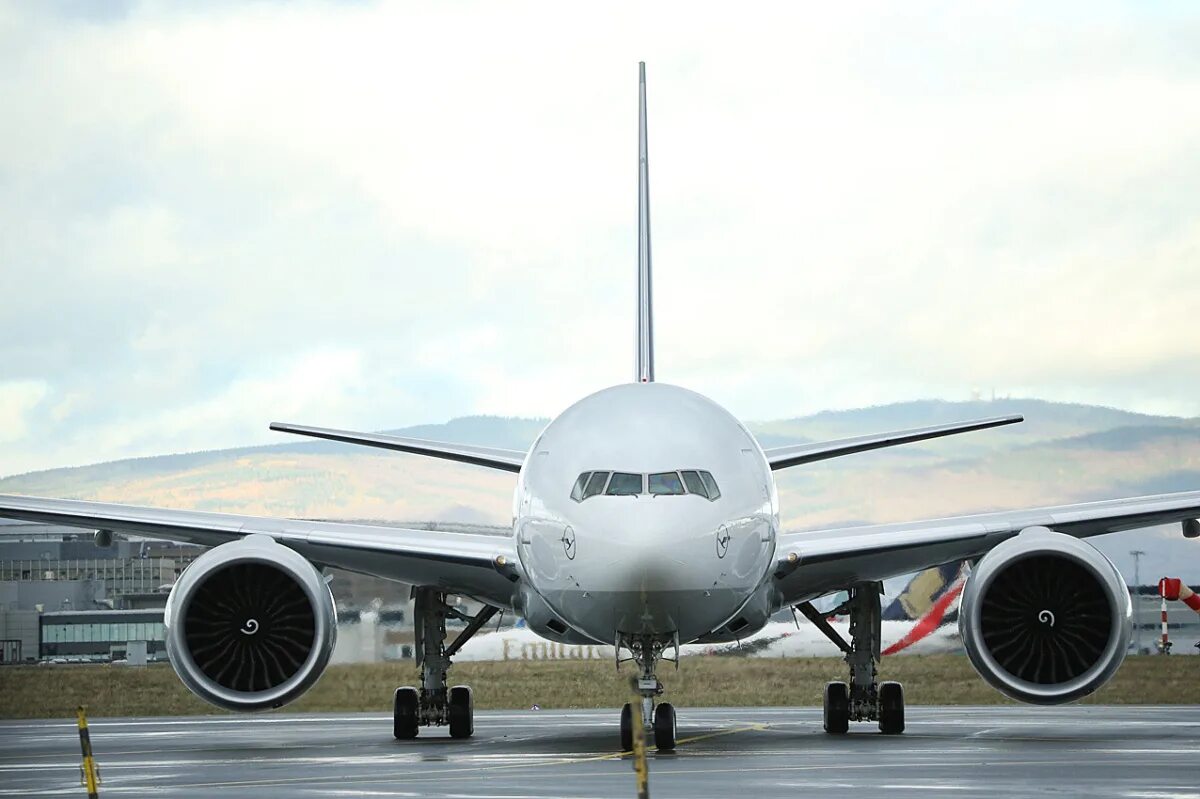 Боинг 777. Галф аир боинг 777. Самолет боинг 777. Боинг 777 300 er. Боинг 777 карго.