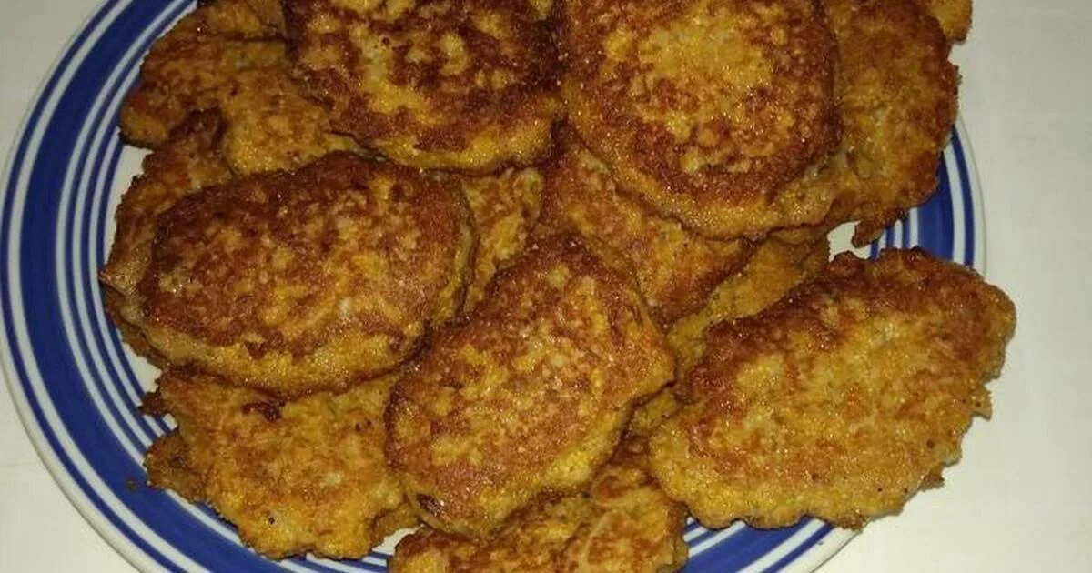 Котлеты с икрой рыбы. Котлеты из икры. Котлеты из икры рецепт пошагово. Оладьи из икры. Котлеты из сазана.