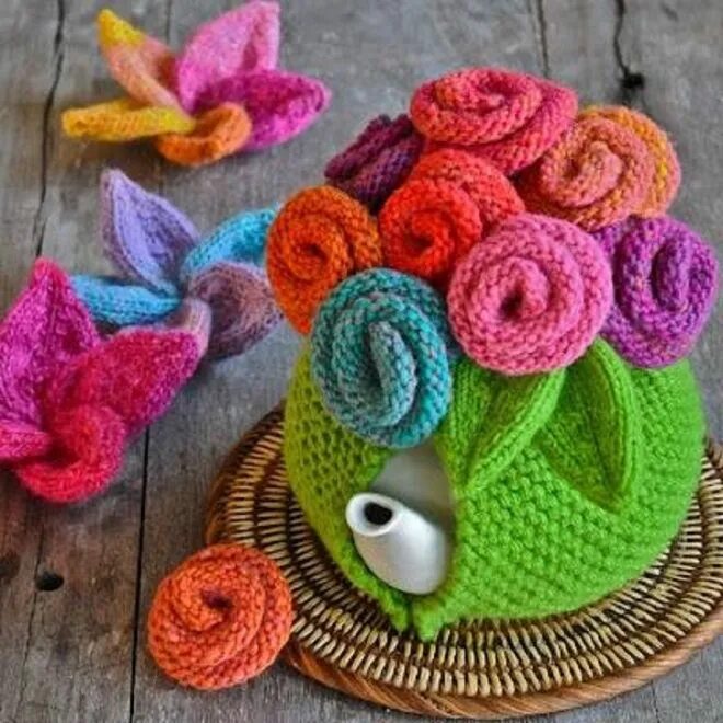 Вязание своими руками самое интересное для женщин. Интересные вязаные штучки. Вязание крючком интересные идеи. Вязаные штучки для интерьера. Необычные вязаные предметы.