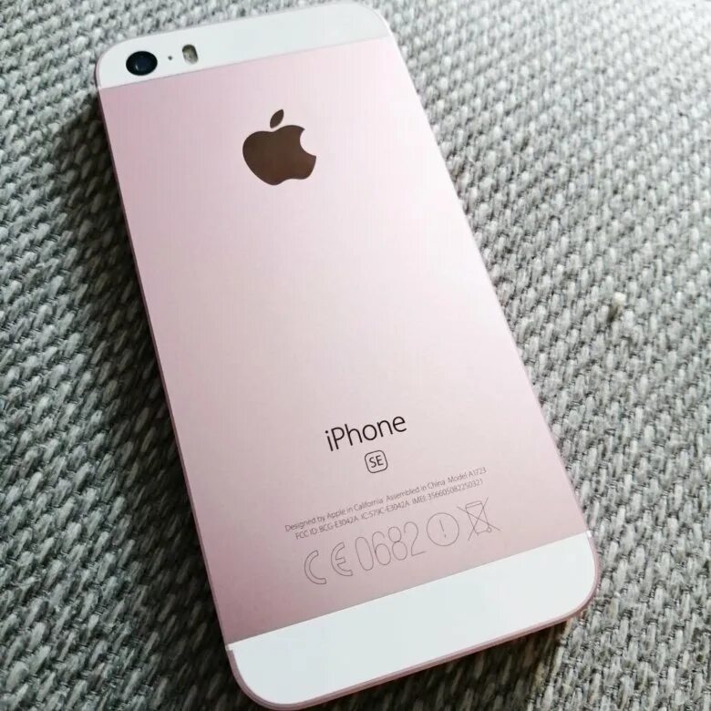 Купить se в рассрочку. Iphone se Rose Gold. Айфон se розовое золото. Айфон se розовый. Iphone se Rose Gold с черным дисплеем.