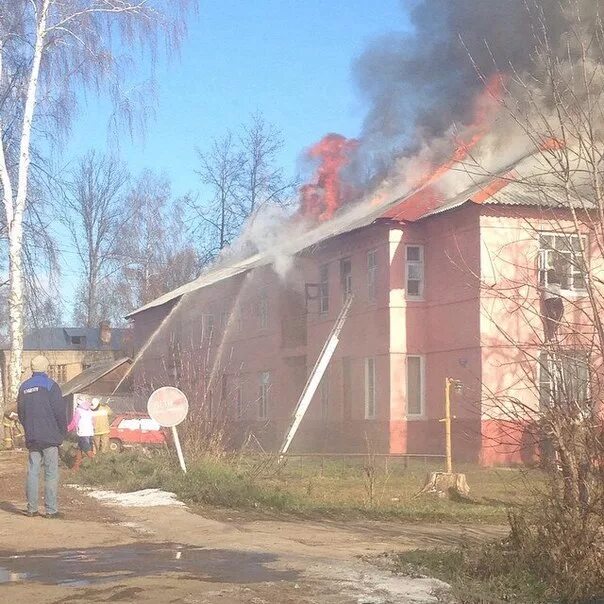 пожар в поселке изоплит. посёлок редкино тверская область. пожар в редкино. поселок редкино. швычков редкино.