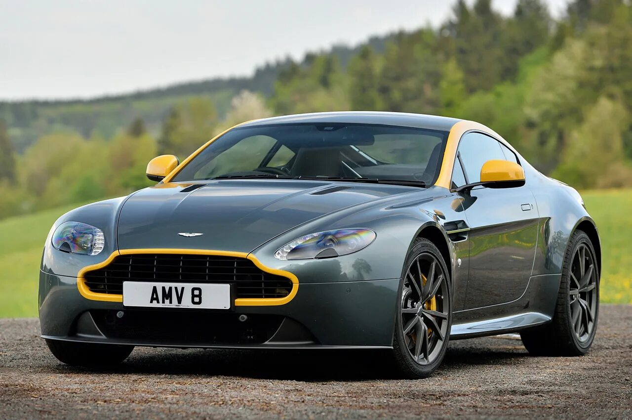 Aston martin v8 vantage