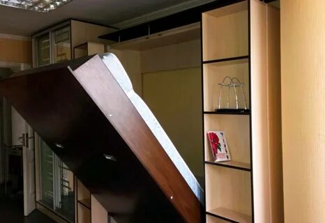 Подъемная кровать встроенная в шкаф