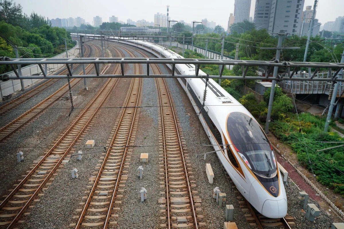 Поезд возрождение. Пекин-Шанхайская высокоскоростная железная дорога. Инин Шанхай железная дорога. Железная дорога Пекин Шанхай. Фусин поезд Китай.