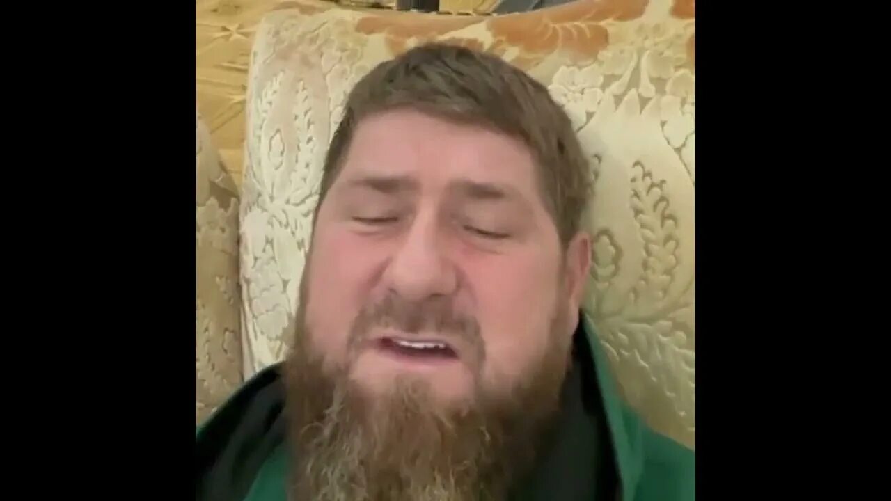 Кадыров видеообращение. Глава Чечни Рамзан Кадыров. Рамзан Кадыров лежит.