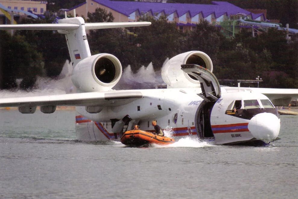 Бе-200 гидросамолёт. Гидросамолет бе. Самолет бе-200 мчс. Бе-12пс. Самолет-амфибия бе-200 мчс россии.