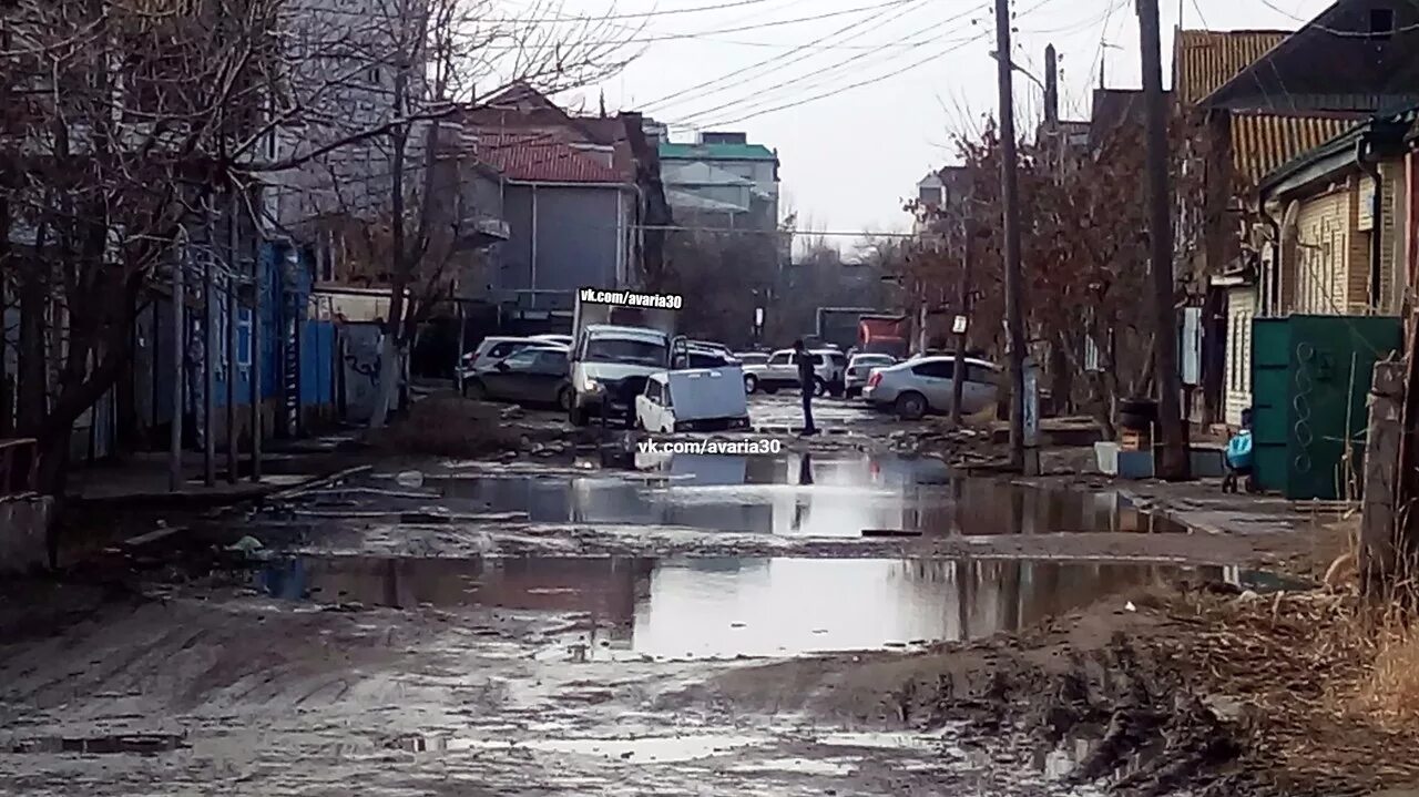 Обстановка в астрахани. Астрахань зимой грязь. грязь города астрахани. зима в астрахани грязь. загрязненные улицы в астрахани.