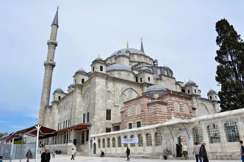 Мечети Стамбула район Фатих. Далмата монастырь Константинополь. Манганский монастырь Стамбула. Мечеть Фатиха, завоевателя.