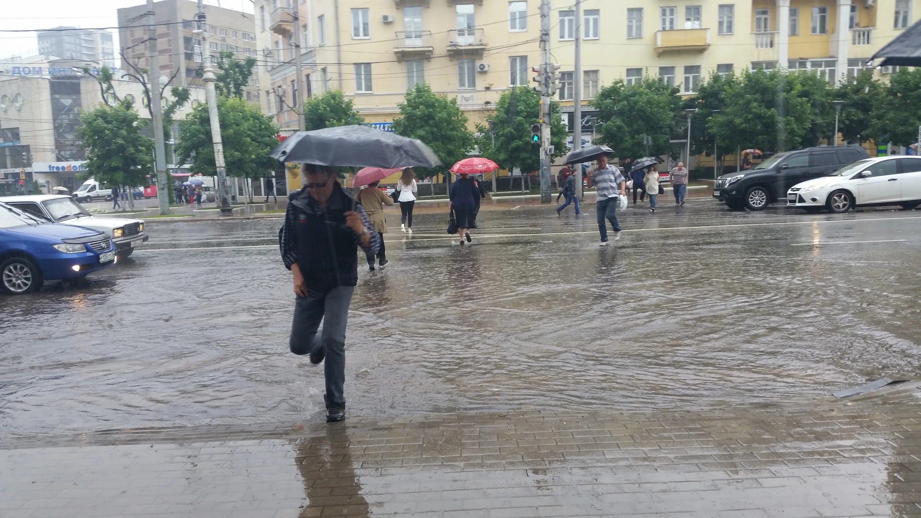 Во сколько завтра начнется дождь. Воронеж дождь. Дождливый Воронеж. Гроза в Воронеже. Дождик в Воронеже.