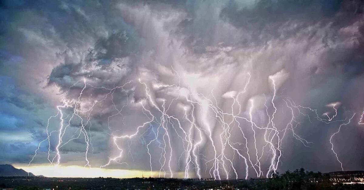 Гроза. Явление молнии кататумбо. Много молний. Много молний. Много молний.