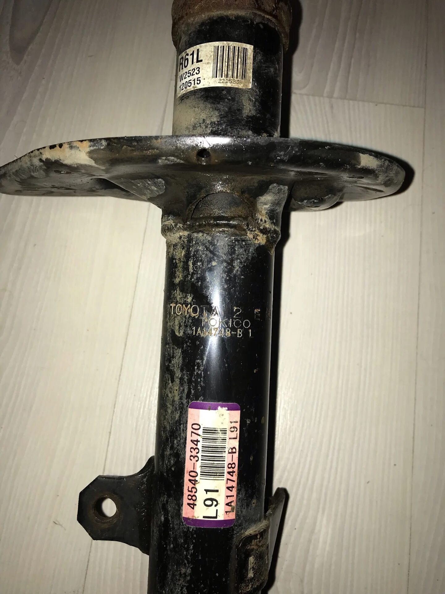 Corolla e150 2008 амортизатор передний артикул. Амортизатор задний ленд крузер прадо 120. Передний амортизатор амортизаторы тойота прадо 150. Оригинальные амортизаторы тойота. Оригинальные амортизаторы тойота.