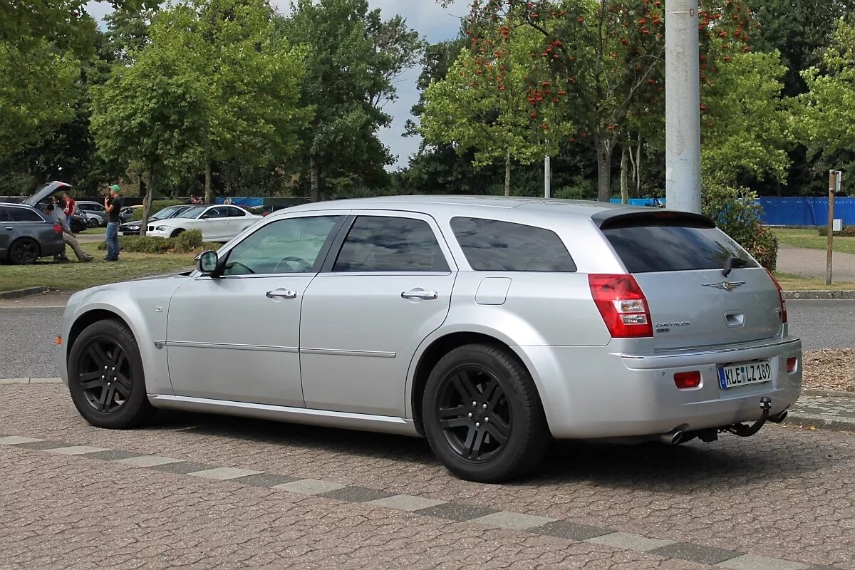 Крайслер 300с универсал. Chrysler 300c универсал Tuning. Крайслер 300с туринг. Chrysler 300c Touring Tuning. Крайслер 300с универсал черный.