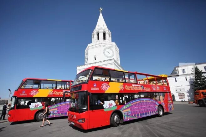 Казань поездки на автобусе. Казань автобус City Sightseeing. Красный двухэтажный автобус Казань. Казань на автобусе экскурсия двухэтажном обзорная. Экскурсионный автобус Казань двухэтажный.