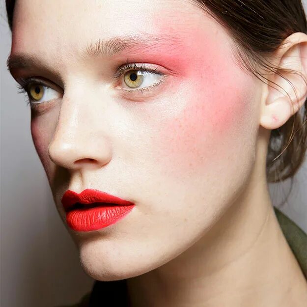 Blush Contouring - der neue Pinterest-Hype Makeup, Beauty trends, Makeup brushes