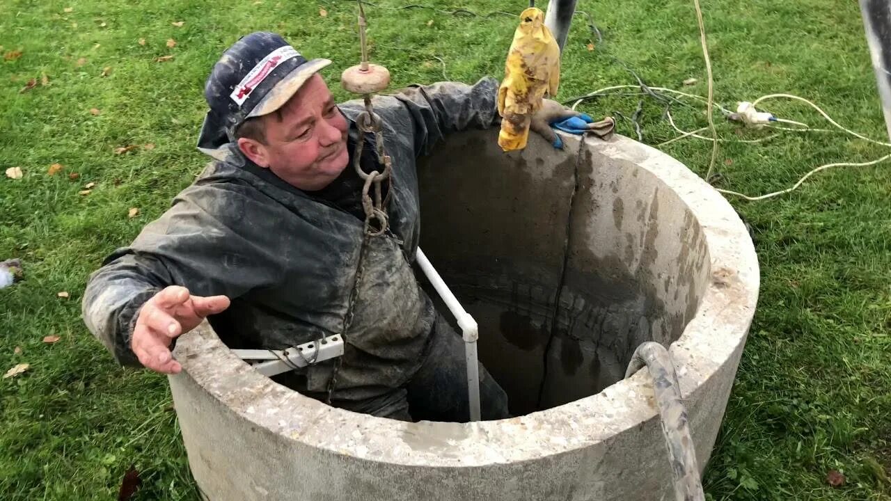 Колодец для воды. Старый колодец. Скважина колодец на участке. Старые колодцы для воды. Найти воду на участке для колодца