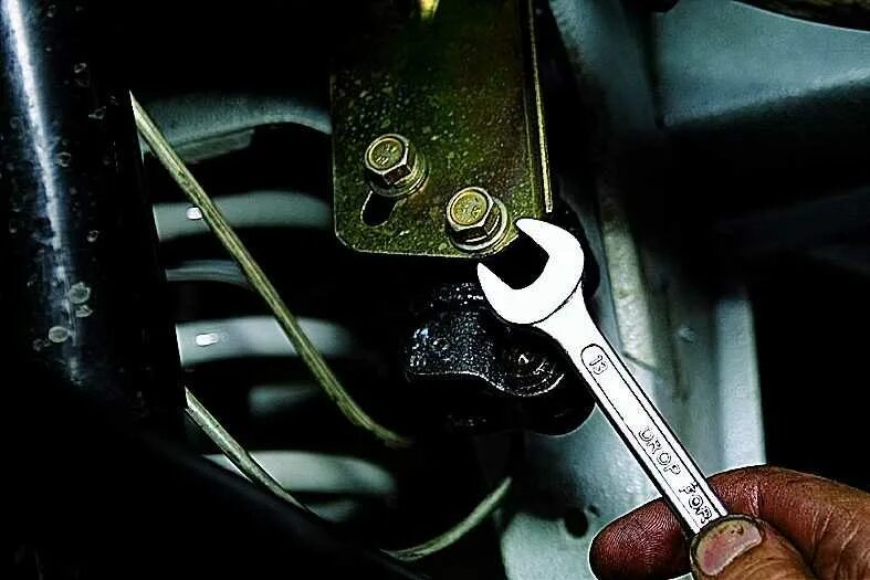 Шток педали сцепления нива шевроле. Регулировка сцепления нива 21213. Регулировка штока сцепления нива шевроле. Регулировка сцепления нива 21214. Регулируемый шток сцепления нива шевроле.