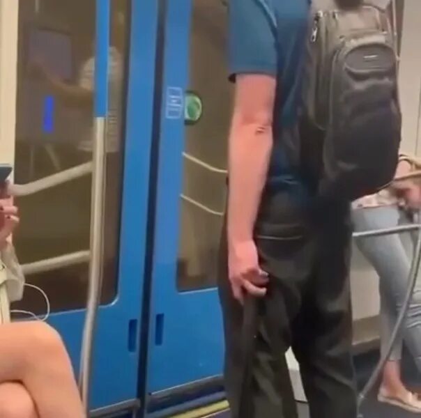 Извращенец в метро. Извращенцы в московском метро. Домогательство в метро. Самые странные люди в метро. Извращенцы японцы в метро.