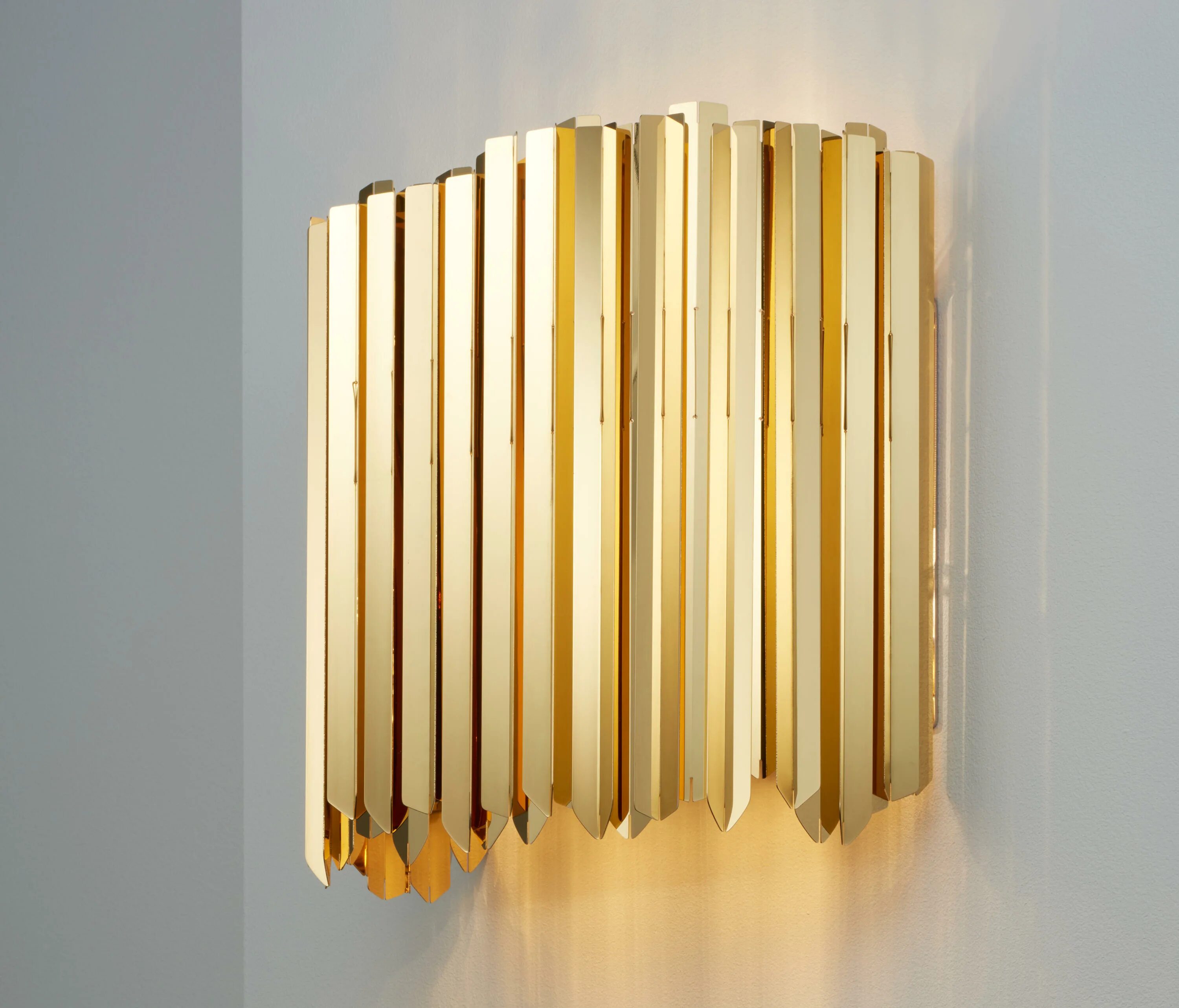 Бра gigi 111534 eichholtz. Бра glass rod light gold. Бра золотого цвета. Золотой светильник бра. Арлайт настенный светильник золото.