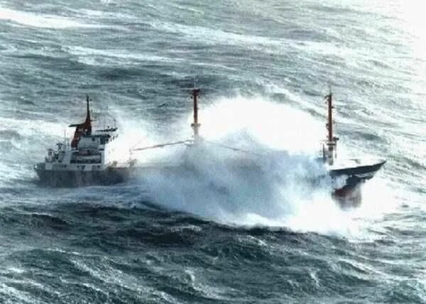 rough, sea, Queen Mary 2