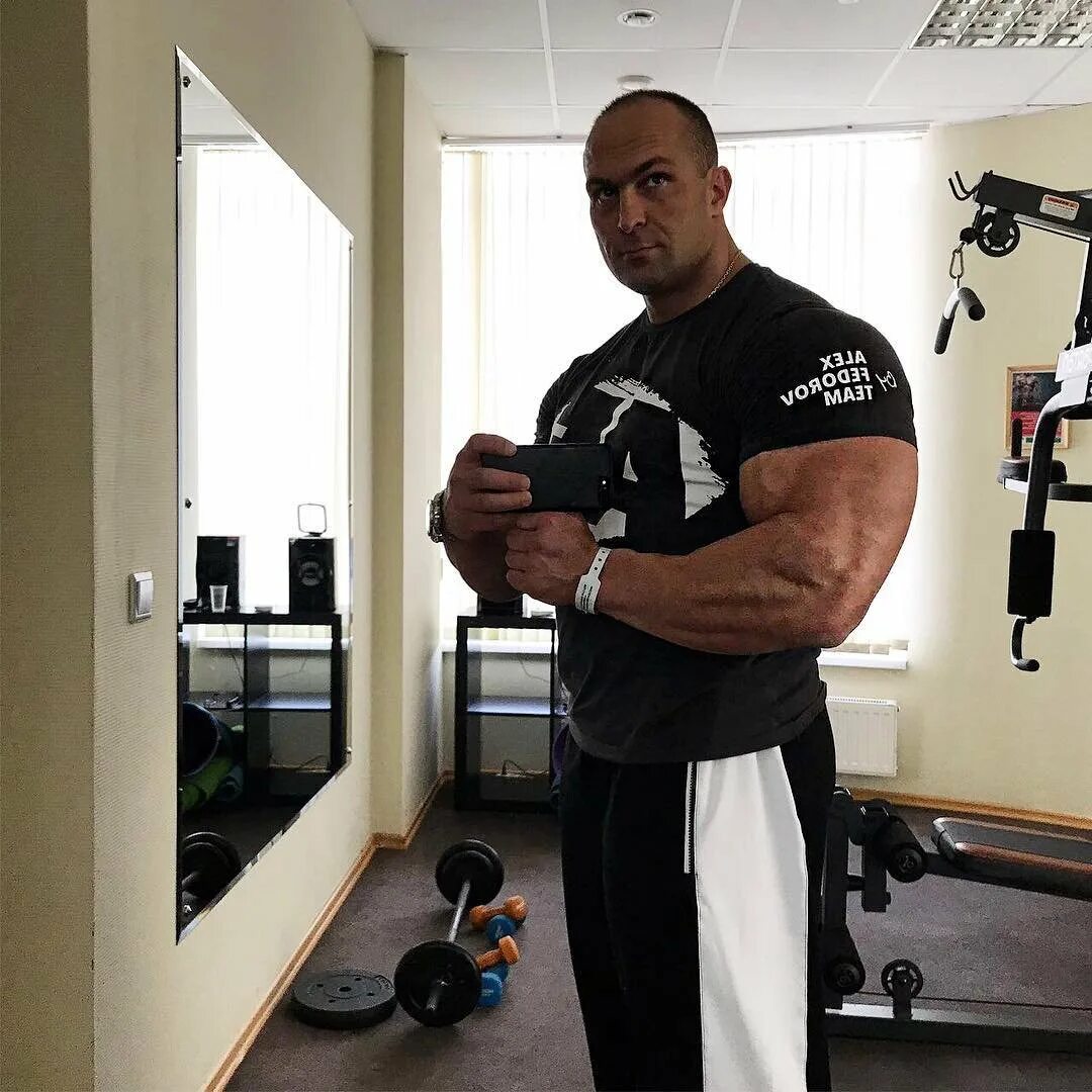 Федоров бодибилдер. Александр фёдоров бодибилдер. александр фёдоров бодибилдер рост. александр федоров тренировка. александр фёдоров бодибилдер 2025.