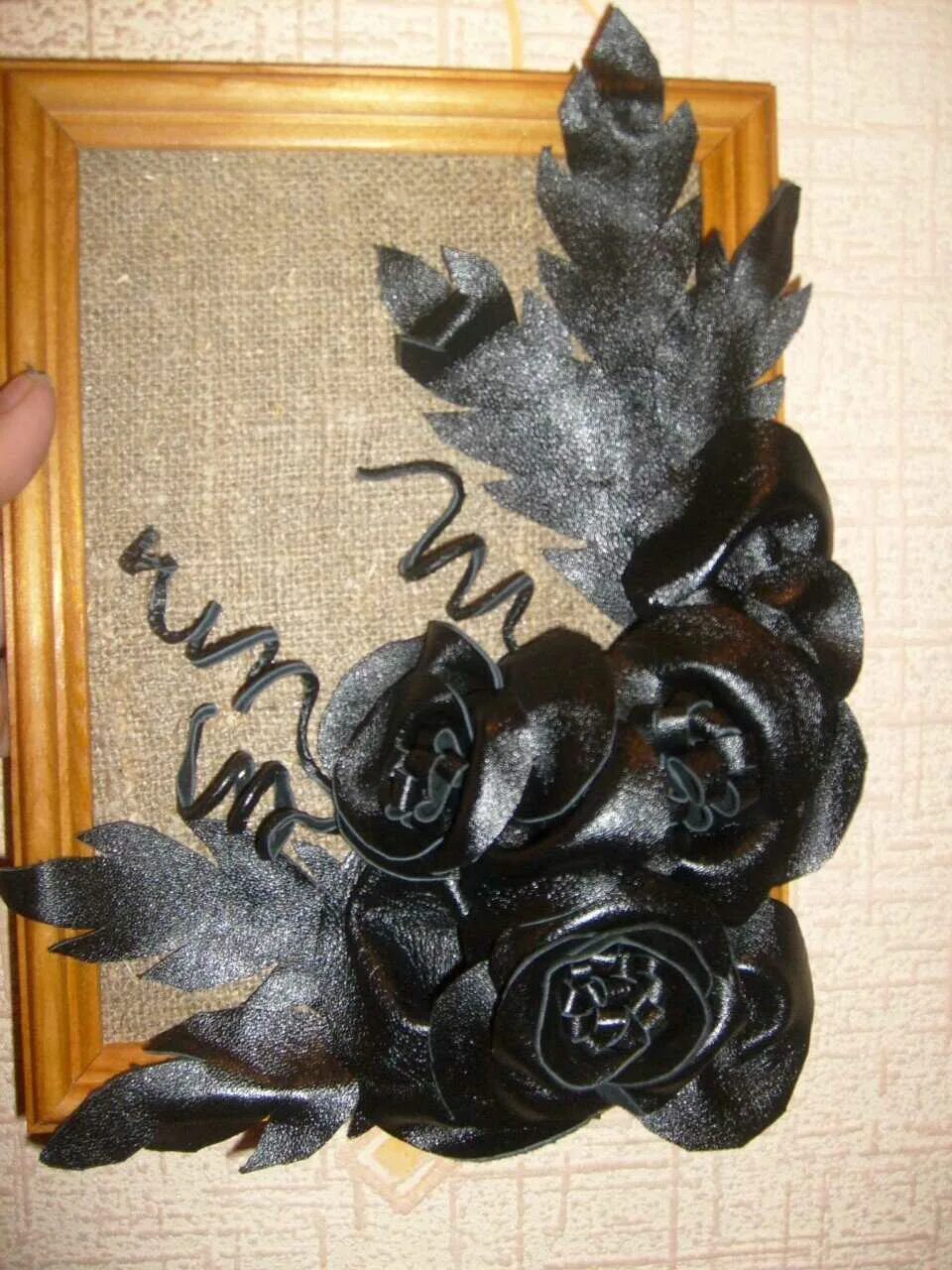 Украшения из кожи своими. Поделки из кожи. Поделки из кожи для начинающих своими руками. Панно из кусочков кожи. Поделки из кожи для начинающих своими руками.