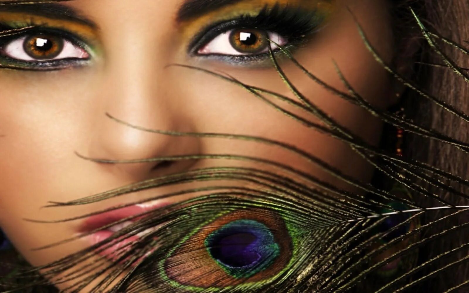 Красивое лицо. Красивые лица девушек. Красивые женские глаза. Темноволосая девушка. Женские зеленые глаза.