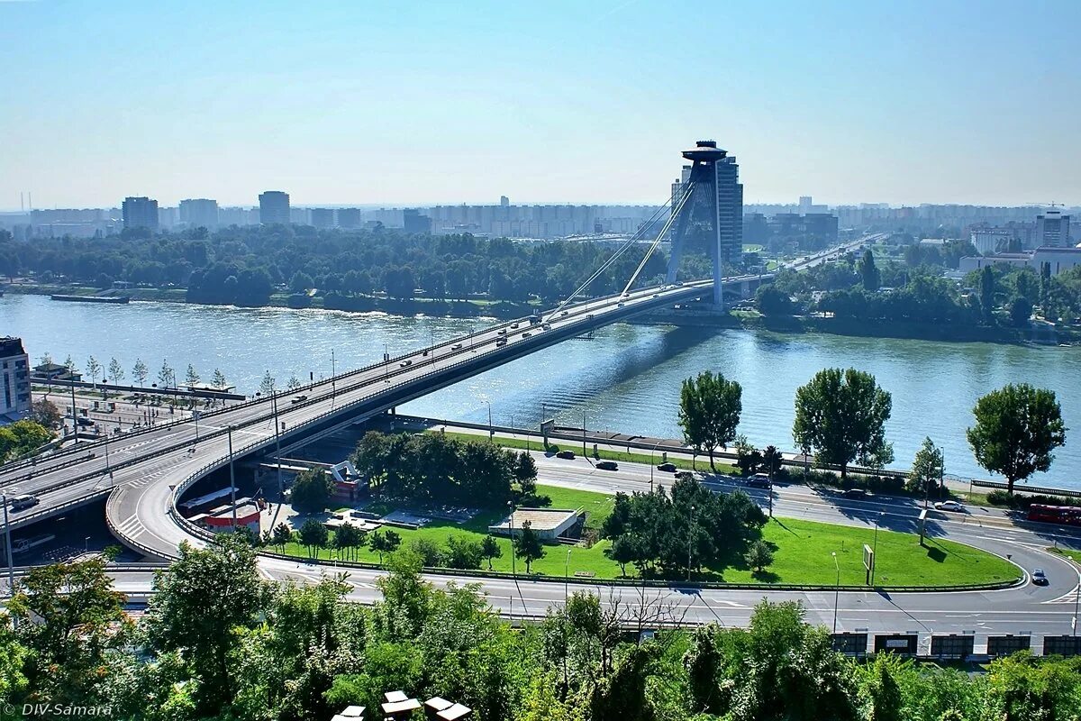 Дунай в братиславе. Словакия мост снп. мост снп в братиславе. мост в братиславе через дунай. река дунай братислава.