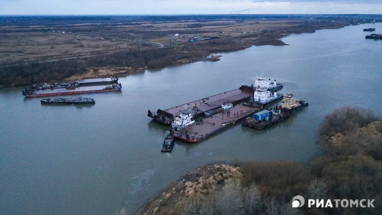 Теплоходы Обь Иртышского бассейна. Теплоход "Обь" Омск. Таганрог затонувший теплоход. РТ 725.