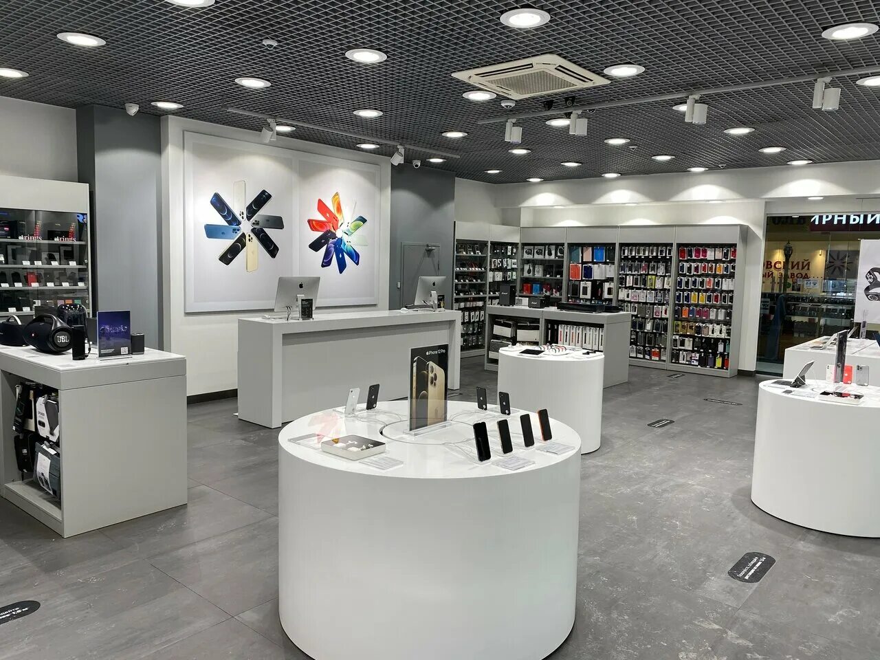 Магазин техники apple казань. Restore Томск. Re Store айфон. Restore Уфа. Ре сторе Пермь.