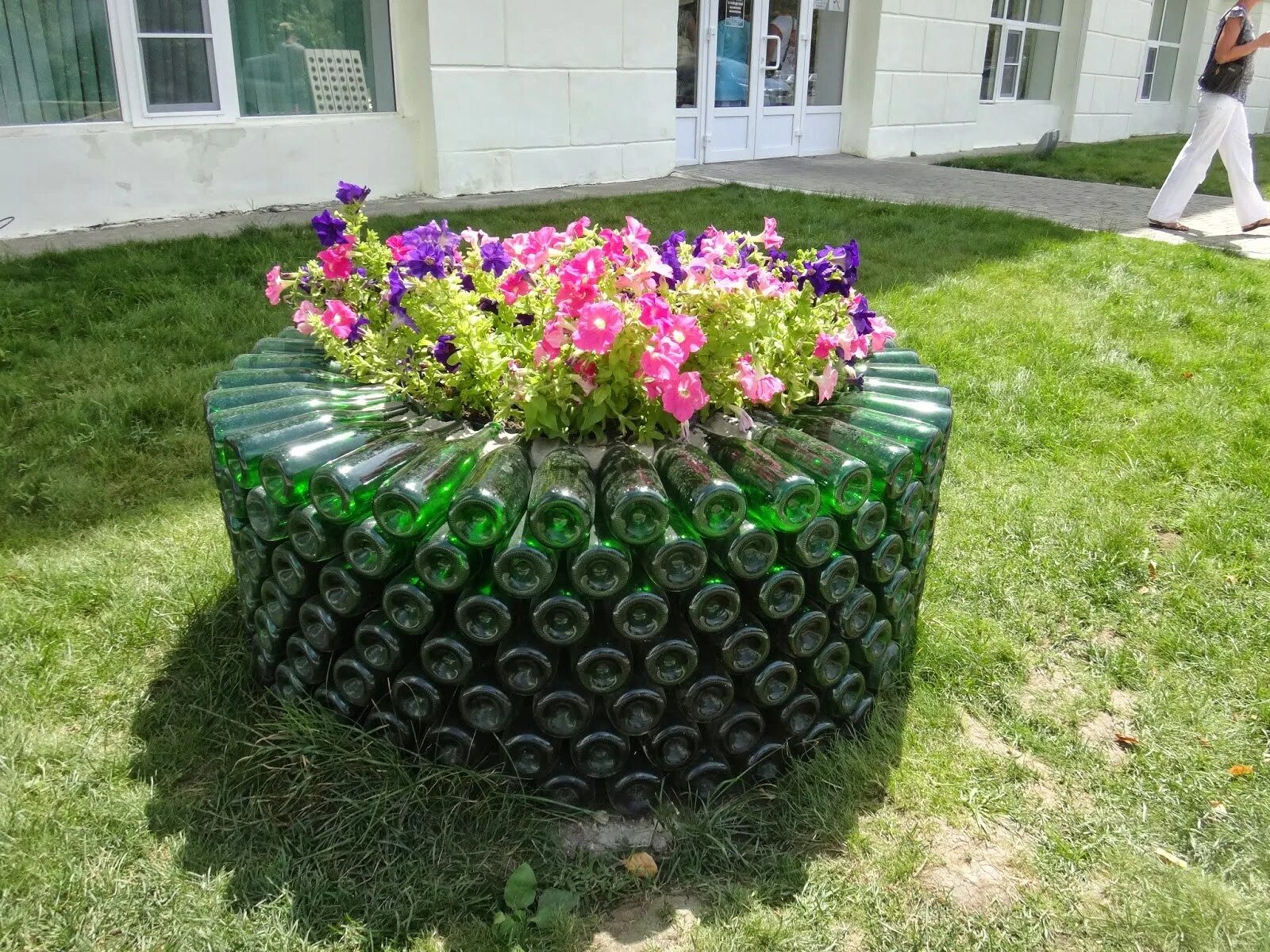 05м 8шт. Цветочные вазоны уличные. Ограда из пластиковых бутылок для клумб. Ограждение садовый конструктор 3м 15см зеленый пластик. Клумбы из пластика.