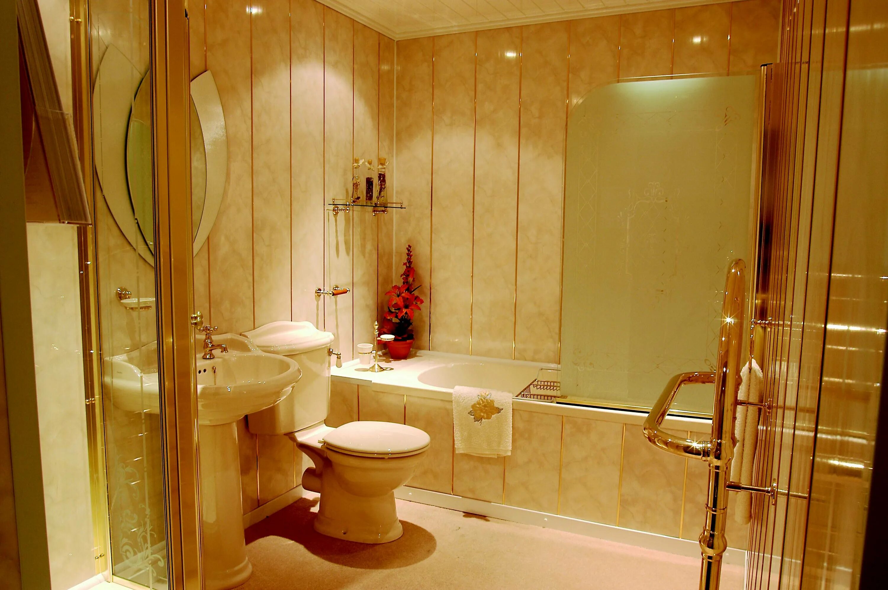 Панели для ванной комнаты. Отделка ванной панелями ПВХ. Ванная отделанная пластиковыми панелями. Отделка ванной комнаты пластиком. Сделать ванную панелями пвх