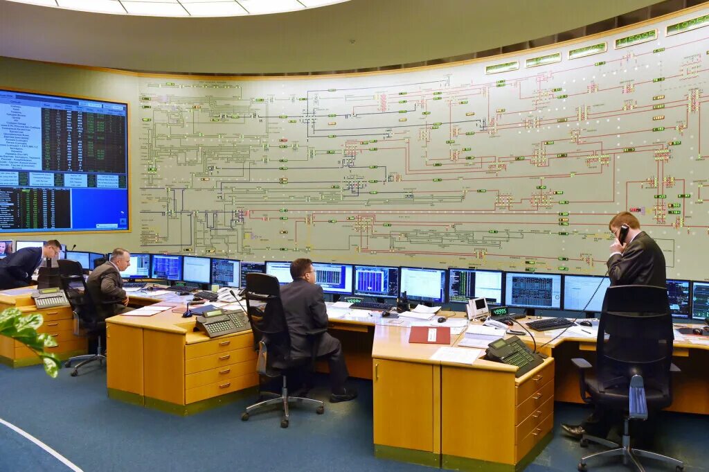 Диспетчерский щит рду. Оператор электросети. Оператор электросети. Диспетчер со еэс. Инженер электрик.