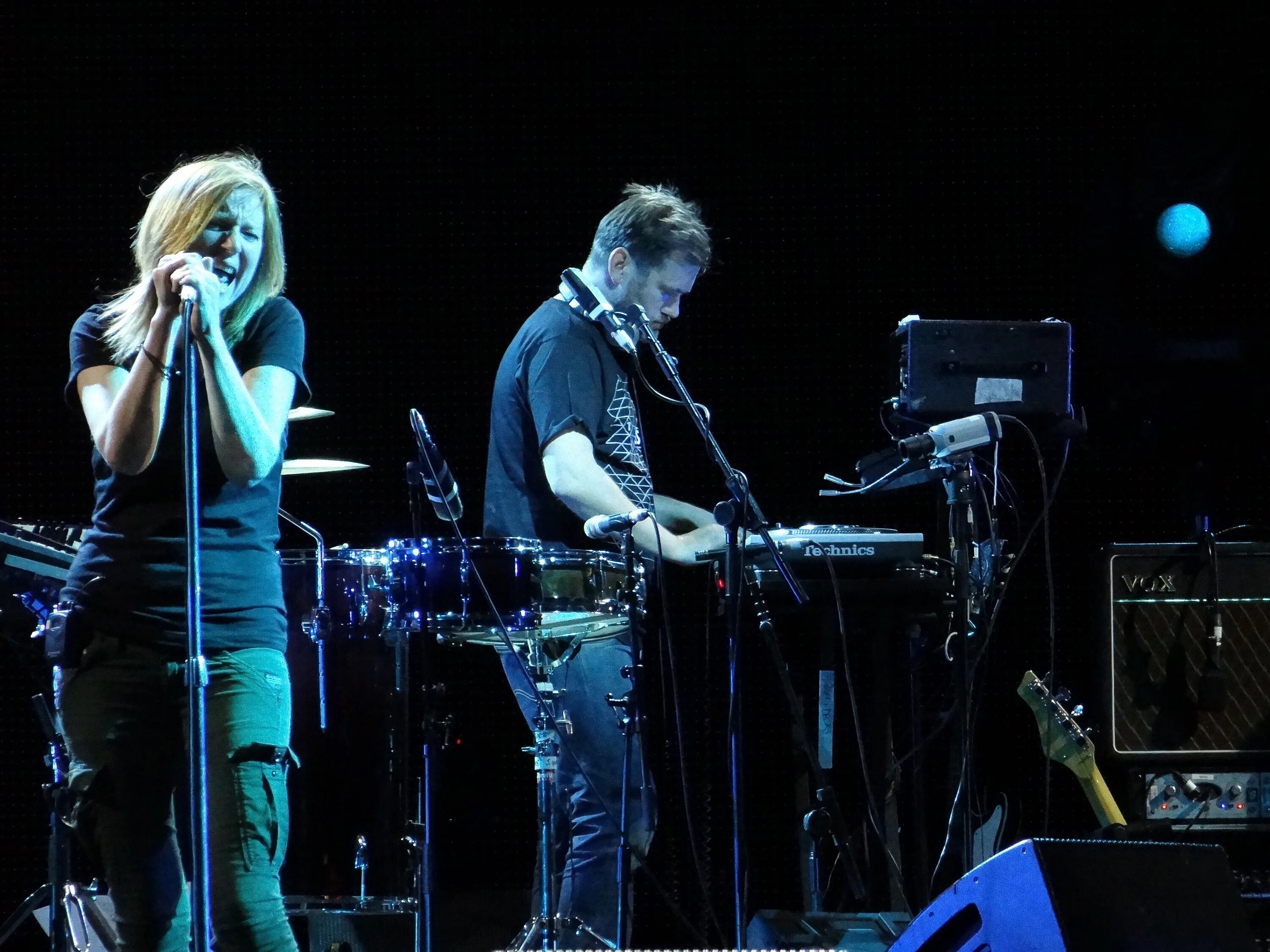 Sia лицо. Бет гиббонс 1994. Группа portishead. Сия рок. Sia 2004.