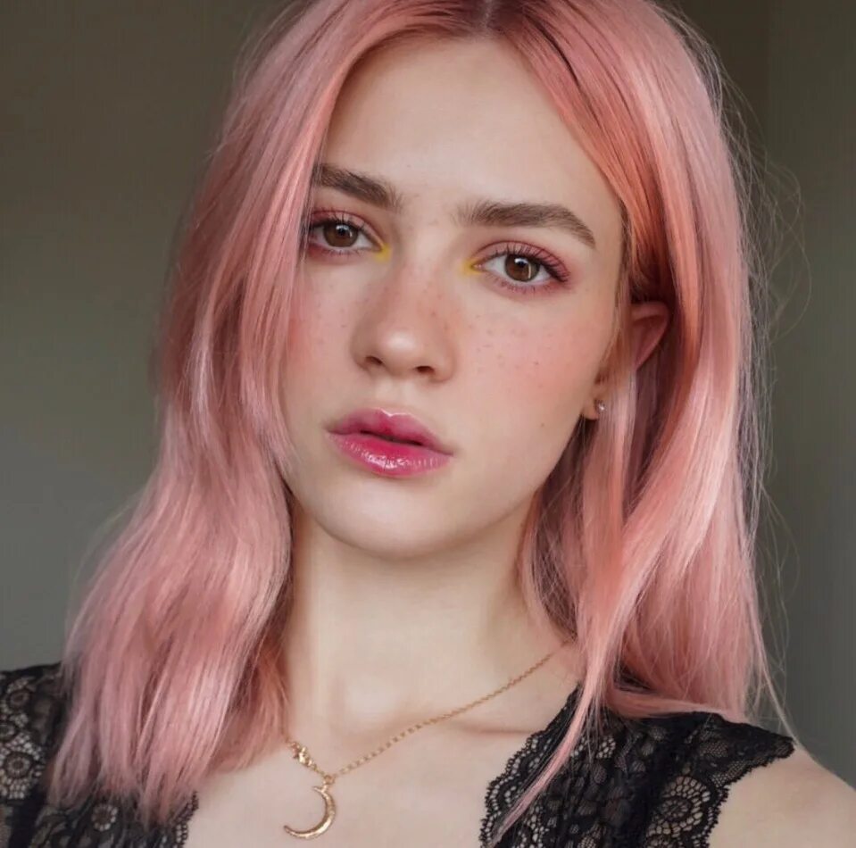 Бридж блоггер. Макияж хандре. Кленовая моль мерч бридж. Бридж блогерша. Бридж блоггер.