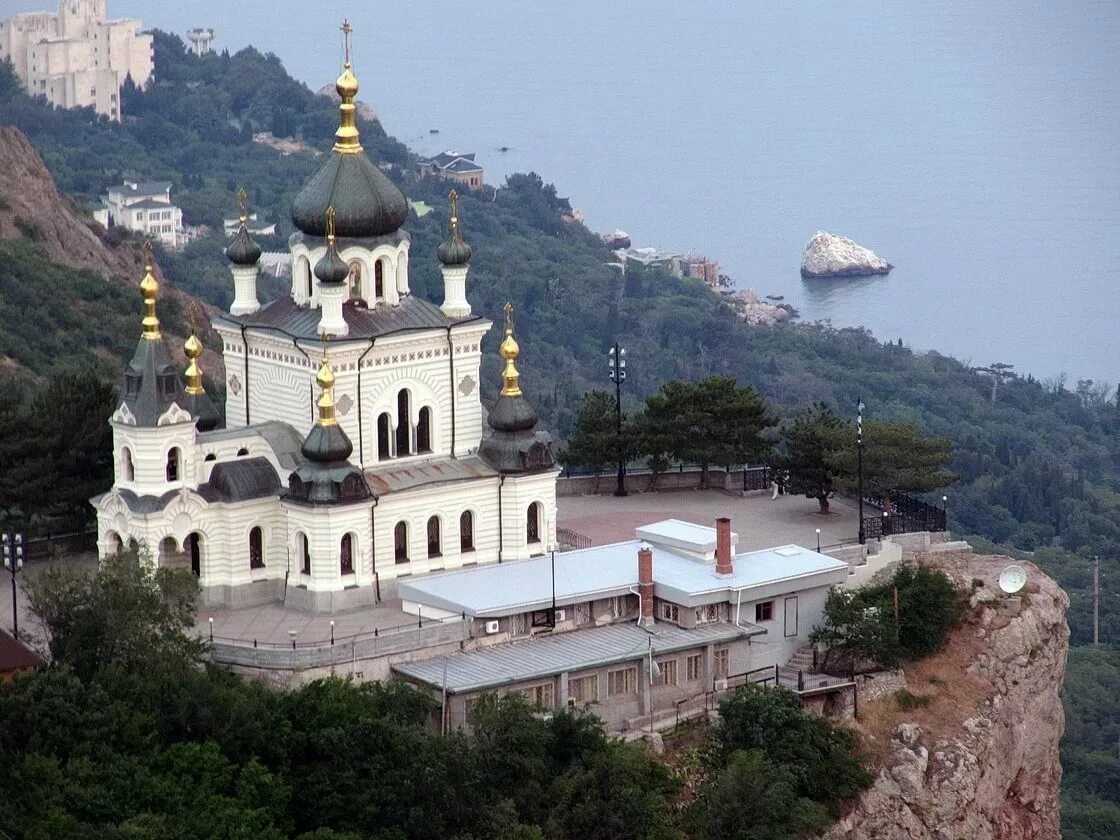 Храм воскресения форос. Ялта форосская церковь. Церковь вознесения христова форос. Смотровая площадка форосской церкви. Воскресенская церковь крым форос.