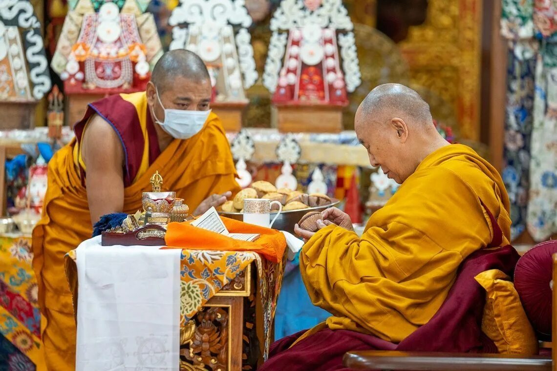 посвящение в монахи 5 букв. главный тайский монастырь. монахи в паттайе. посвящение в монахи 5 букв. тибетские монахи в храме.