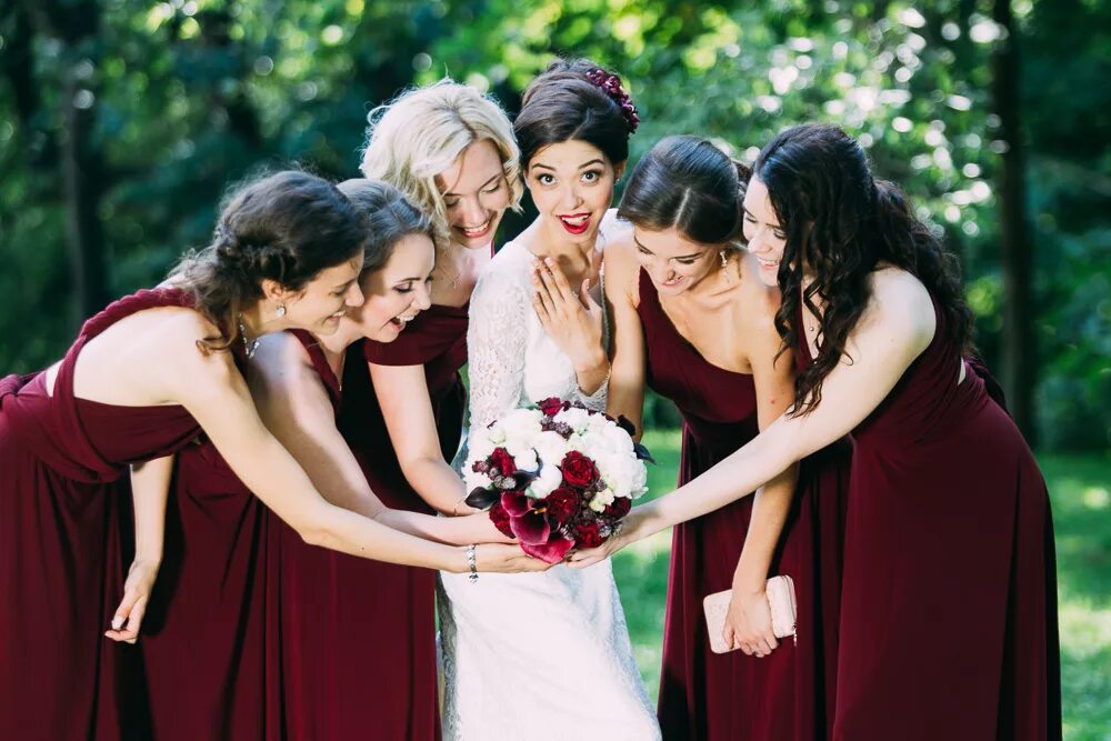 Фотосессия с малышом в красном. Стильная детская одежда. Подруга красных детских. Красное платье на выпускной в детском саду. Красивые стильные дети.