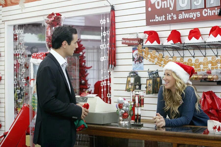 Летистич рождественские кошки. Christmas off. Новый год скидки. Miss clue mysteries: christmas at donner pass. Фильмы про новый год и рождество.